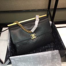 CHANEL 샤넬 여성용 샤넬 체인 플랩백 8200 4가시 색상