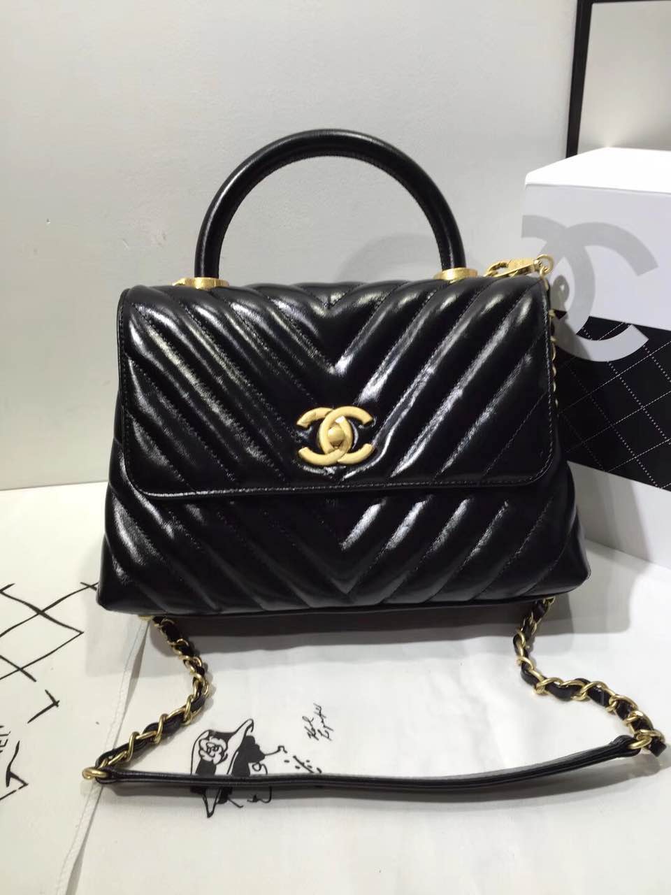 CHANEL 샤넬 쉐브론 숄더백