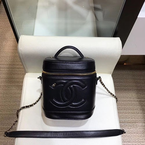 CHANEL 샤넬 CC 라우드 배니티 케이스백 봄신상 AS20105