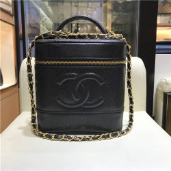 CHANEL 샤넬 파우티백신상 AS215010