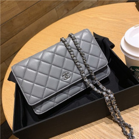 CHANEL 샤넬 WOC 램스킨 A33813신상
