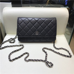 CHANEL 샤넬 WOC 램스킨 A33813신상