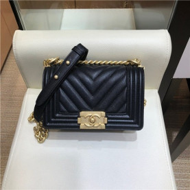 CHANEL 샤넬 보이백 20CM 67085 신상