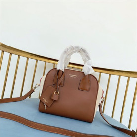 BURBERRY 버버리 큐브백 B5065-2신상
