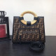 FENDI 펜디 신상 쇼퍼백 28CM F100323