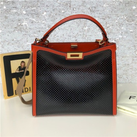 FENDI 펜디 피카푸 미디움 F8820-4 신상