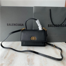 BALENCIAGA 발렌시아가 샤프 사첼백 XS 신상