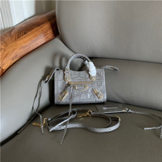 BALENCIAGA 발렌시아가 모터백 나노 18CM  악어무늬 B36441-2 신상