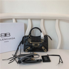 BALENCIAGA 발렌시아가 시티 모터백 스몰 24CM B50092 2020신상