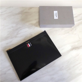 THOM BROWNE 톰브라운 클러치 TB809910 신상