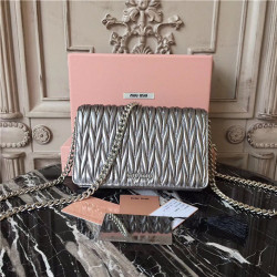 MIUMIU 미우미우 체인 숄더백 5BP001-2 2020/신상
