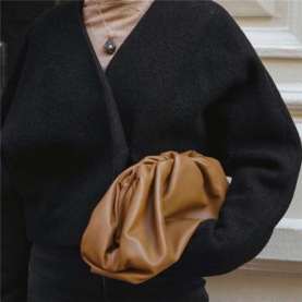 BOTTEGA VENETA 보테가베네타 버터카프 파우치백 라지 576227신상
