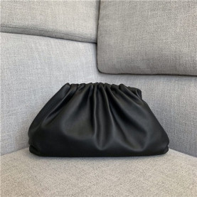 BOTTEGA VENETA 보테가베네타 버터카프 파우치백 라지 576227 신상