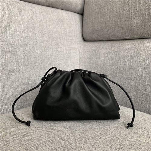 BOTTEGA VENETA 보테가베네타 버터카프 파우치백 미듐 585852 신상