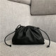 BOTTEGA VENETA 보테가베네타 버터카프 파우치백 미듐 585852 신상