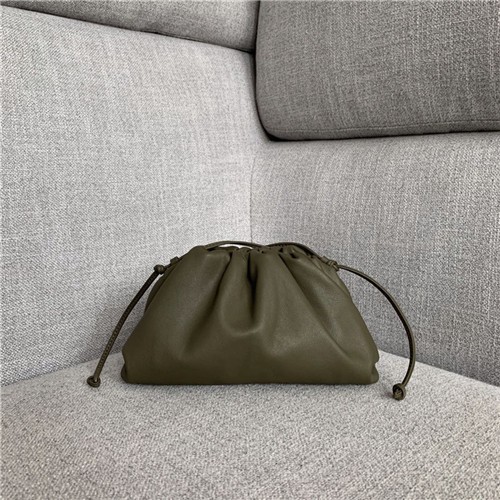 BOTTEGA VENETA 보테가베네타 버터카프 파우치백 미듐 585852신상