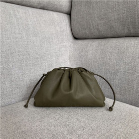 BOTTEGA VENETA 보테가베네타 버터카프 파우치백 미듐 585852신상