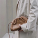 BOTTEGA VENETA 보테가베네타 버터카프 파우치백 미듐 585852 신상