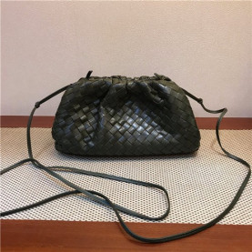 BOTTEGA VENETA 보테가베네타 버터카프 더  파우치백 BV2300 신상