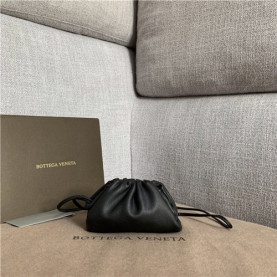 BOTTEGA VENETA 보테가베네타 버터카프 미니 파우치백  585855-1 신상
