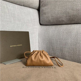 BOTTEGA VENETA 보테가베네타 버터카프 미니 파우치백  585855-3 신상