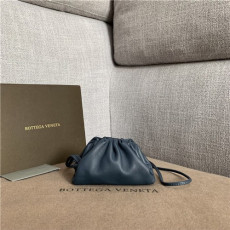 BOTTEGA VENETA 보테가베네타 버터카프 미니 파우치백  585855-4 신상