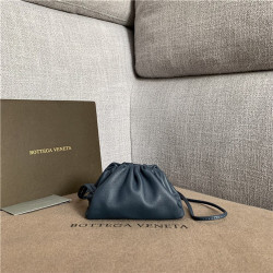 BOTTEGA VENETA 보테가베네타 버터카프 미니 파우치백  585855-4 신상