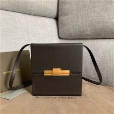 BOTTEGA VENETA 보테가베네타 데이지 박스백 B7022-1 신상