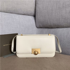 BOTTEGA VENETA 보테가베네타 RONDE 숄더백 B4000-5신상