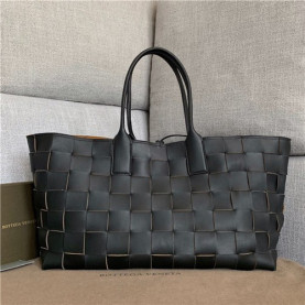 BOTTEGA VENETA 보테가베네타 아르코 토트백 B576828-1 신상