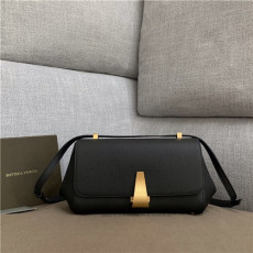 BOTTEGA VENETA 보테가베네타 숄더백 B592139신상