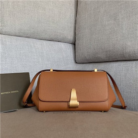 BOTTEGA VENETA 보테가베네타 숄더백 B592139-1 신상