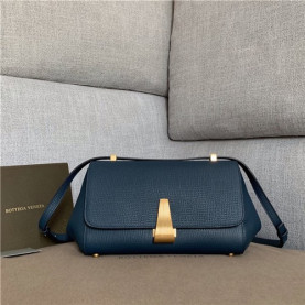 BOTTEGA VENETA 보테가베네타 숄더백 B592139-3 신상