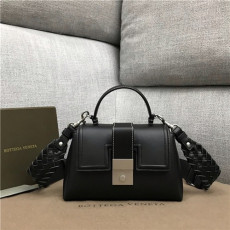 BOTTEGA VENETA 보테가 베네타 미니 토트&숄더백 B567208  신상