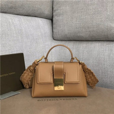 BOTTEGA VENETA 보테가베네타 미니 토트&숄더백 B567208 신상