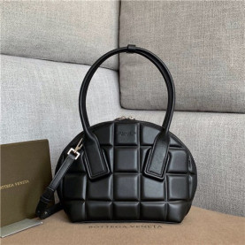 BOTTEGA VENETA 보테가베네타 토트&숄더백 B592858 신상