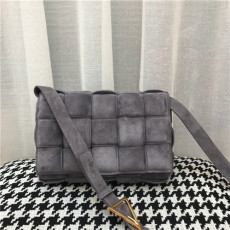 BOTTEGA VENETA 보테가베네타 카세트백  B0106-1 신상