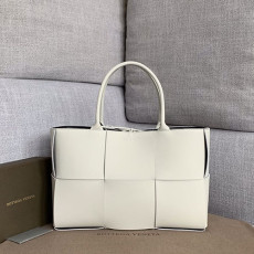 BOTTEGA VENETA 보테가 베네타 슬립백 BV609175 신상