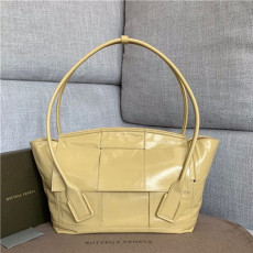 BOTTEGA VENETA 보테가베네타 맥시 아르코 슬라우치 BV618464 2020/신상