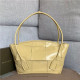 BOTTEGA VENETA 보테가베네타 맥시 아르코 슬라우치 BV618464 2020/신상