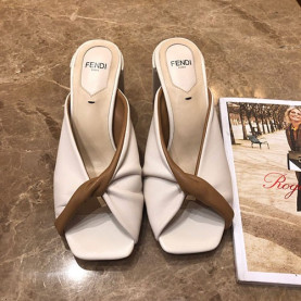 FENDI 펜디 슬리퍼 굽높이7CM 봄신상 (250사이즈 주문제작)