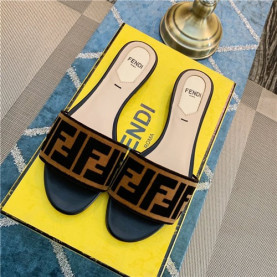 FENDI 펜디 슬리퍼 신상
