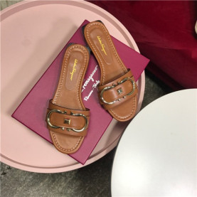 FERRAGAMO 페레가모 슬리퍼 신상 (240,250사이즈 주문제작)