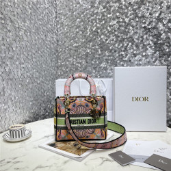 DIOR 디올 레이디 D-라이트백 M0565 /신상