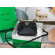 BOTTEGA VENETA 보테가베네타 트라이앵글백 B55665