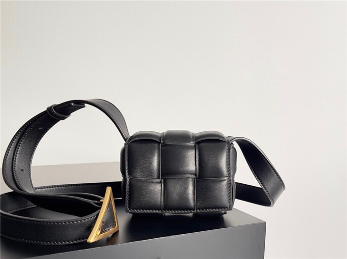 BOTTEGA VENETA 보테가 베네타 미니 카세트백 B0106