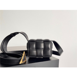 BOTTEGA VENETA 보테가 베네타 미니 카세트백 B0106