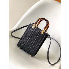 FENDI   펜디 선샤인 미니 크로스백 F8051