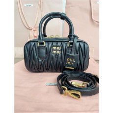 MIUMIU 미우미우 보스턴백 5BB14