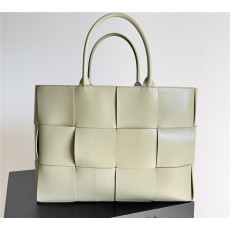 BOTTEGA VENETA 보테가베네타 토트 BV5066